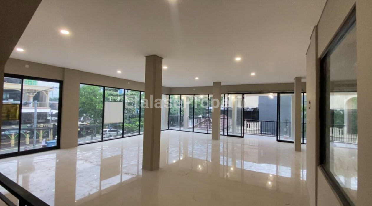 Foto properti Disewakan Gedung Ruko Baru Di Raya Mulyosari 2
