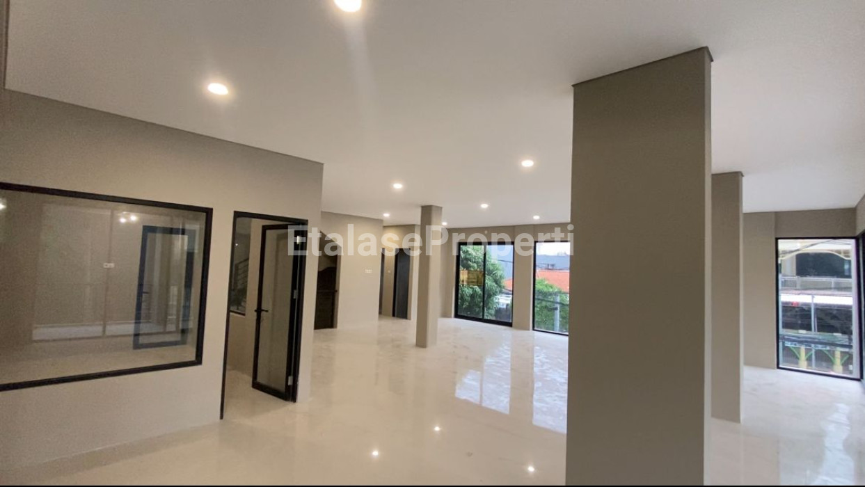 Foto properti Disewakan Gedung Ruko Baru Di Raya Mulyosari 4