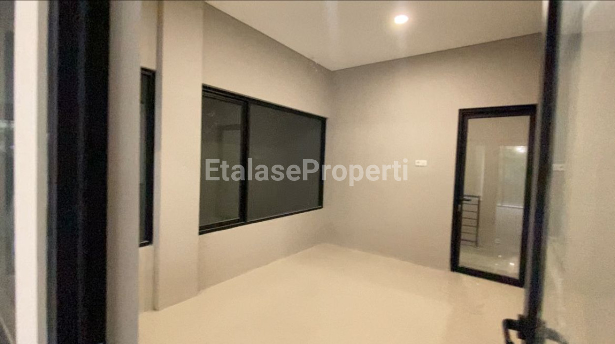 Foto properti Disewakan Gedung Ruko Baru Di Raya Mulyosari 5