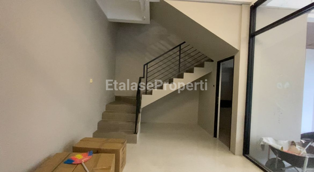 Foto properti Disewakan Gedung Ruko Baru Di Raya Mulyosari 8