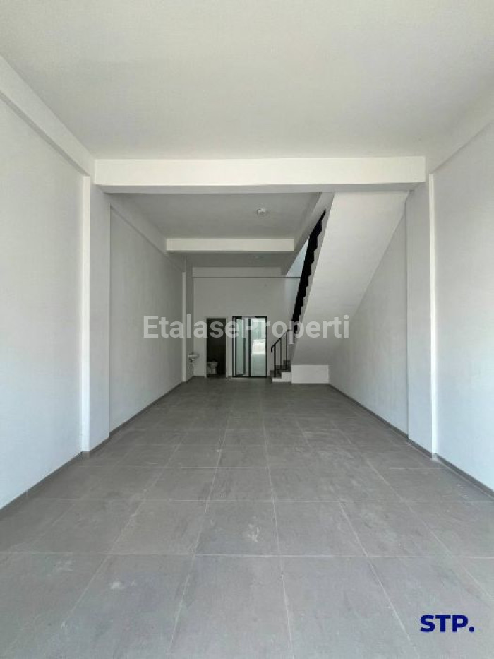 Foto properti Disewakan, Ruko 2 Lantai Di Main Boulevard Grand Eastern Sukolilo 3