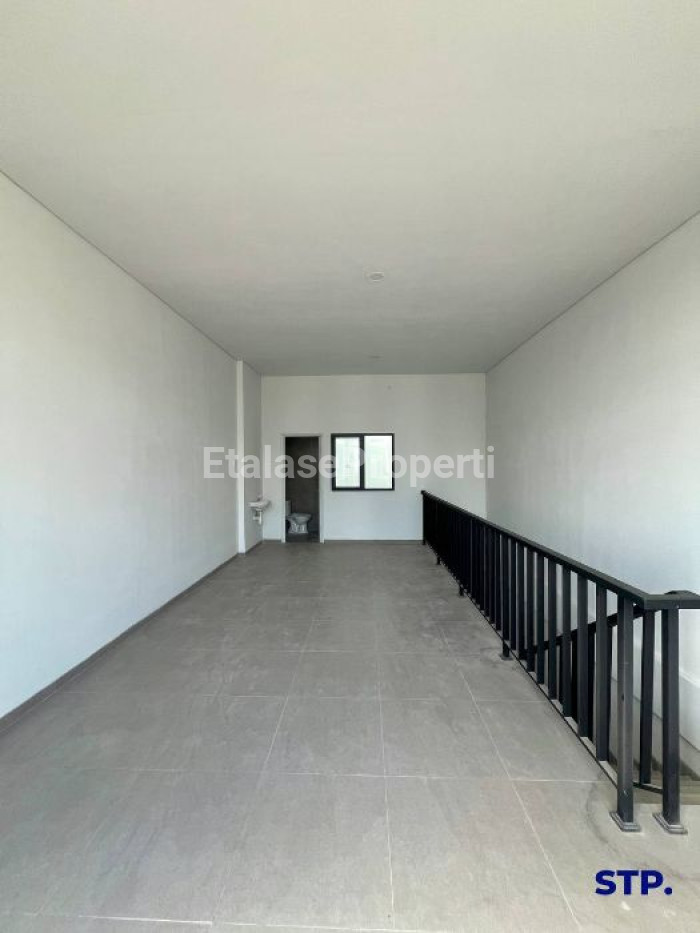 Foto properti Disewakan, Ruko 2 Lantai Di Main Boulevard Grand Eastern Sukolilo 6