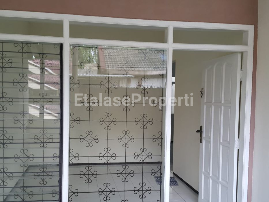 Foto properti DEKAT KFC! DiJual Rumah Pondok Candra Tjandra Tidak Banjir Luas Bersih Mantap 4