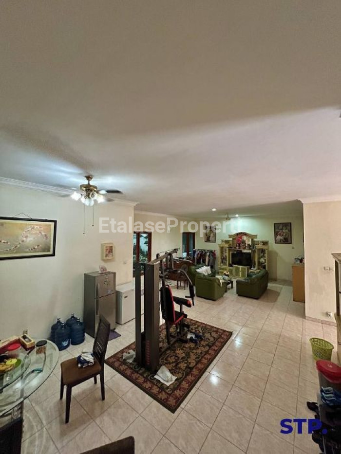 Foto properti Turun Harga - Rumah Mewah Classic Mediteranian Di Darmo Hill 3