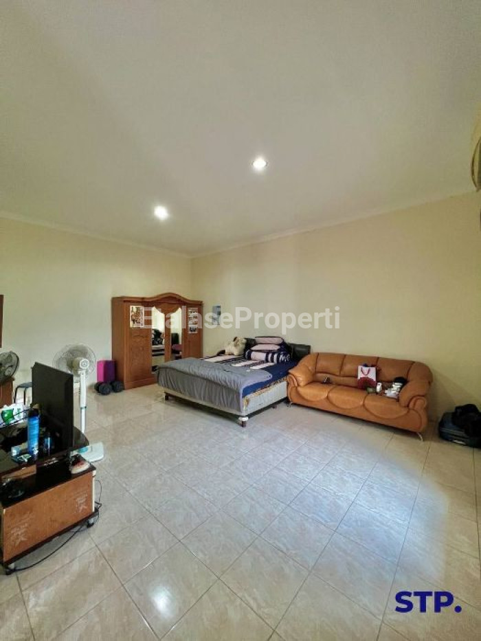 Foto properti Turun Harga - Rumah Mewah Classic Mediteranian Di Darmo Hill 8