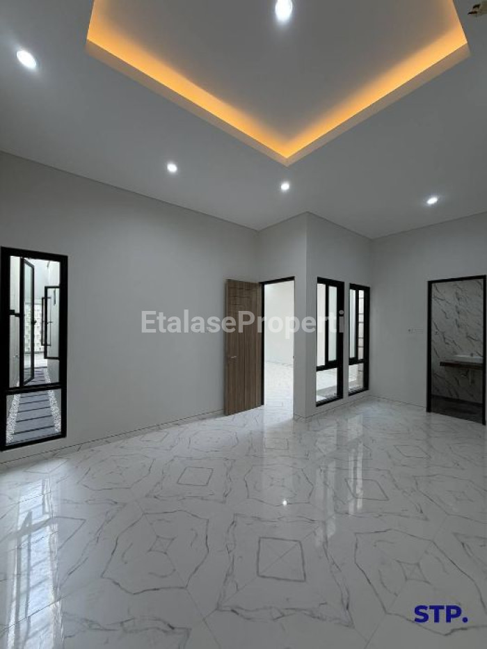 Foto properti Rumah Sudah Renovasi Di Nirwana Eksekutif 9