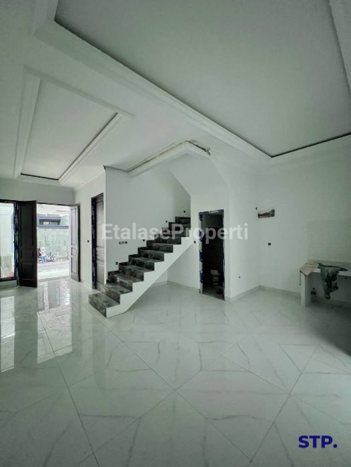 Foto properti 3 Unit Rumah Baru American-style Di Kertajaya Indah Timur, Surabaya Tipe A 3