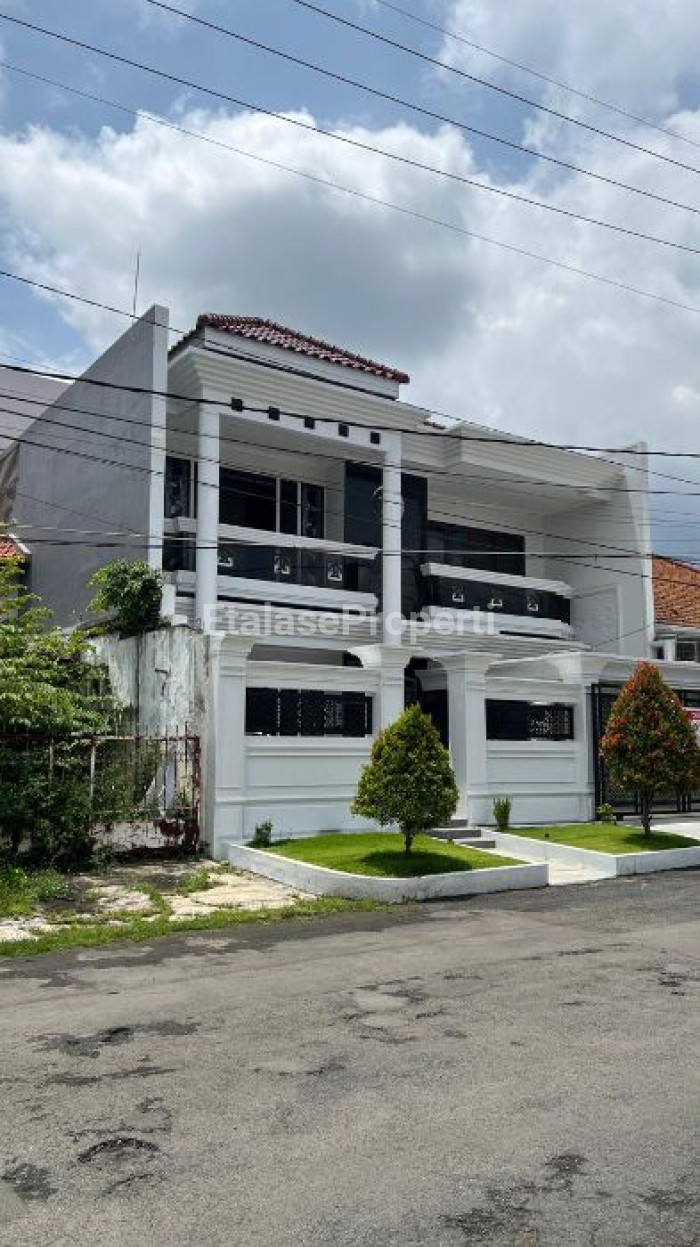 Foto properti *HOT DEAL! Rumah 2 Lantai Siap Huni Di Darmo Baru Barat – Lokasi Premium* 1