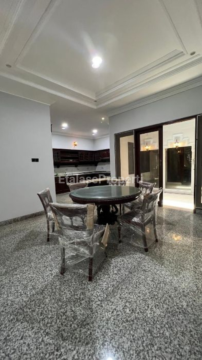 Foto properti *HOT DEAL! Rumah 2 Lantai Siap Huni Di Darmo Baru Barat – Lokasi Premium* 4