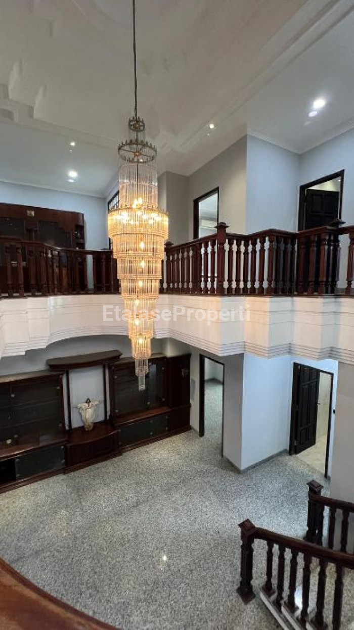 Foto properti *HOT DEAL! Rumah 2 Lantai Siap Huni Di Darmo Baru Barat – Lokasi Premium* 8