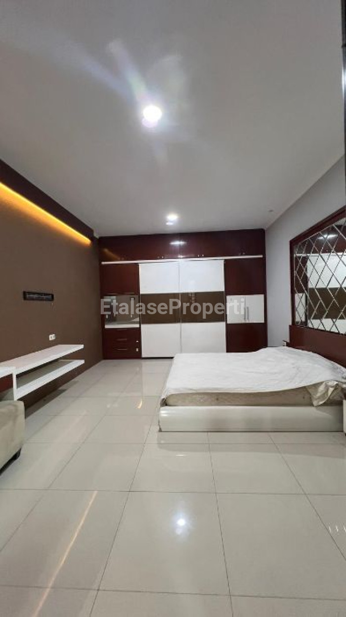 Foto properti *HOT DEAL! Rumah 2 Lantai Siap Huni Di Darmo Baru Barat – Lokasi Premium* 10