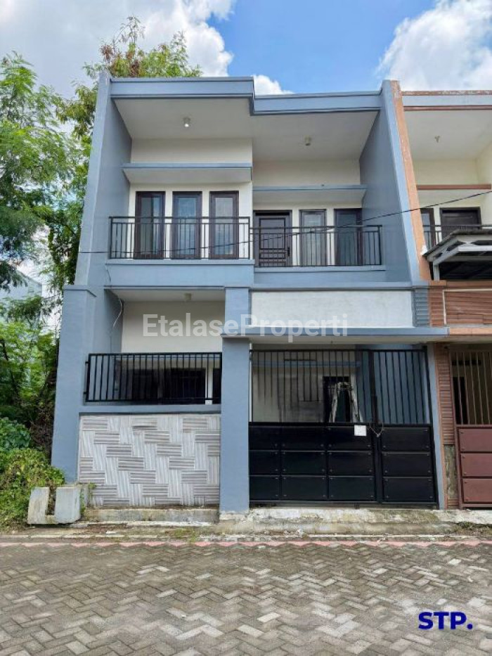 Foto properti Jual Rumah 2 Lantai Sudah Renovasi Di Klampis Semolo Tengah 1