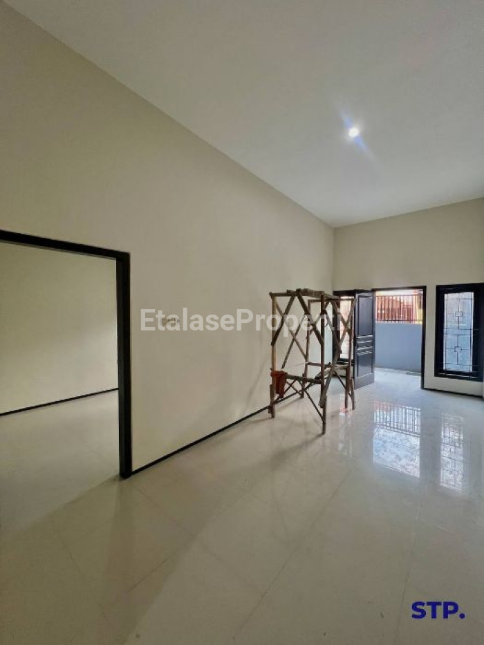 Foto properti Jual Rumah 2 Lantai Sudah Renovasi Di Klampis Semolo Tengah 2