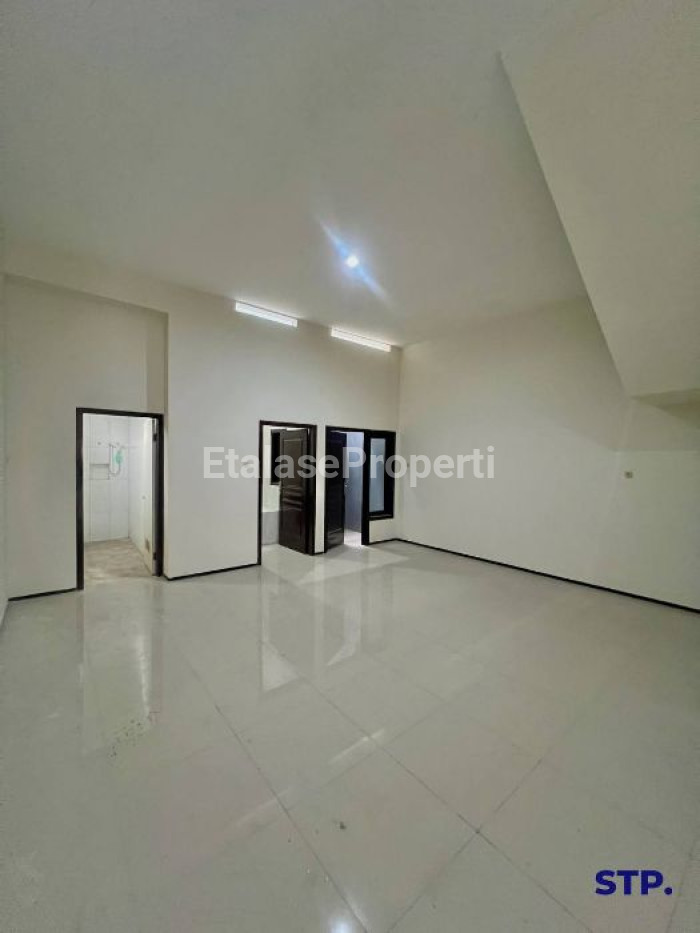 Foto properti Jual Rumah 2 Lantai Sudah Renovasi Di Klampis Semolo Tengah 3