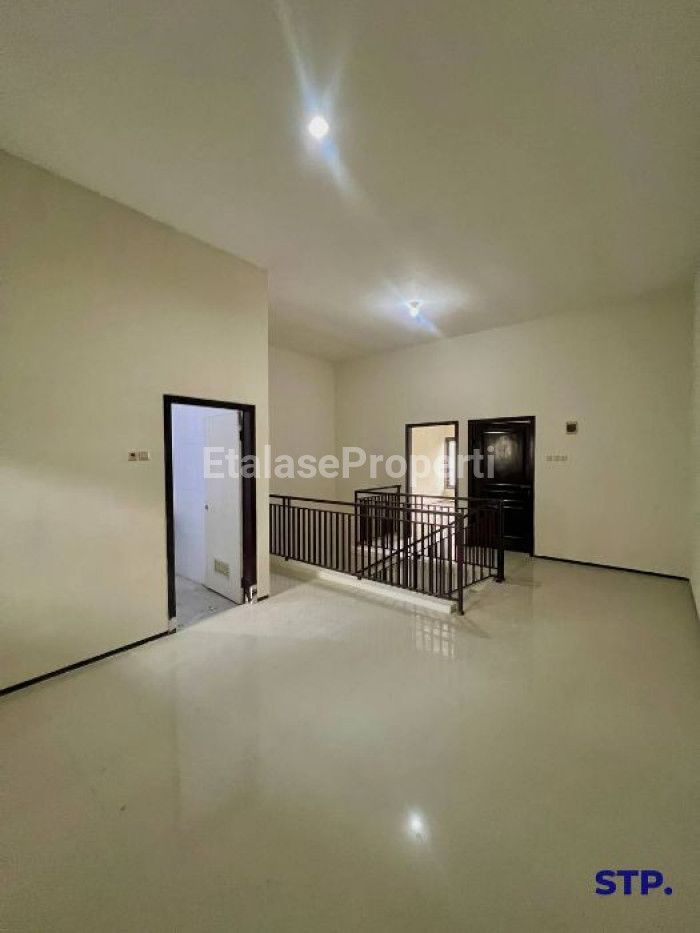 Foto properti Jual Rumah 2 Lantai Sudah Renovasi Di Klampis Semolo Tengah 6