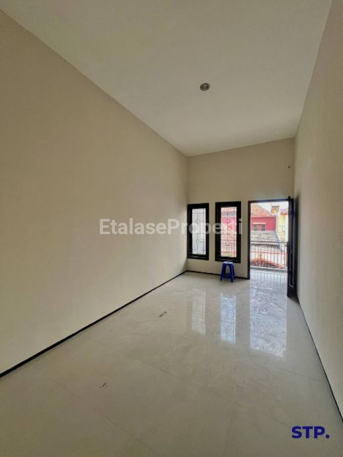Foto properti Jual Rumah 2 Lantai Sudah Renovasi Di Klampis Semolo Tengah 7