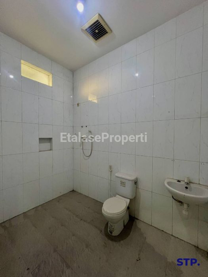 Foto properti Jual Rumah 2 Lantai Sudah Renovasi Di Klampis Semolo Tengah 9