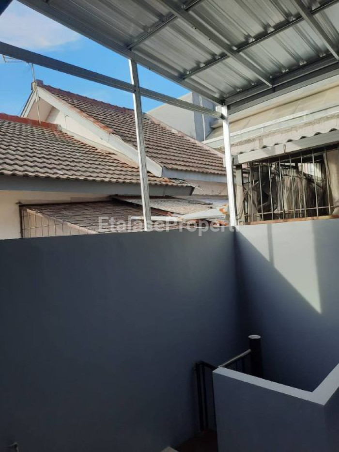 Foto properti Jual Rumah 2 Lantai Sudah Renovasi Di Klampis Semolo Tengah 10