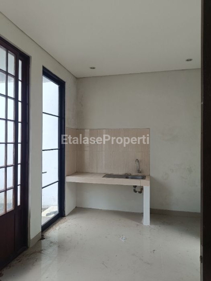 Foto properti Disewakan Rumah 2 Lantai 3