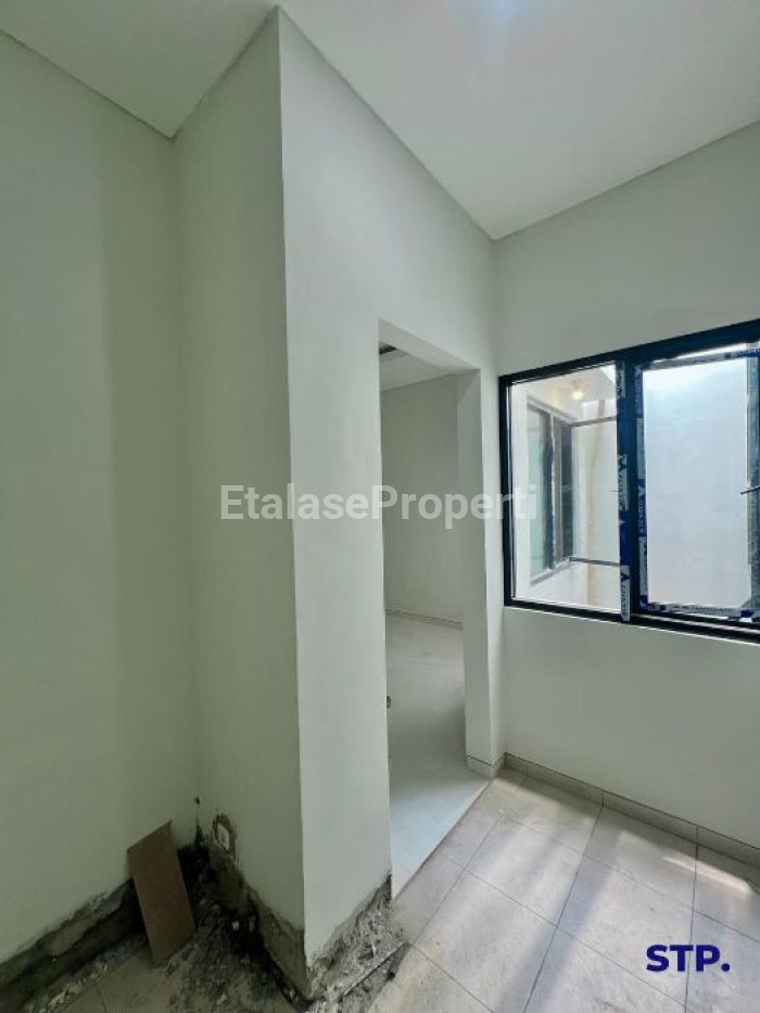 Foto properti Rumah Baru Minimalis 2 Lantai Di Wisma Mukti Klampis Semolo 6