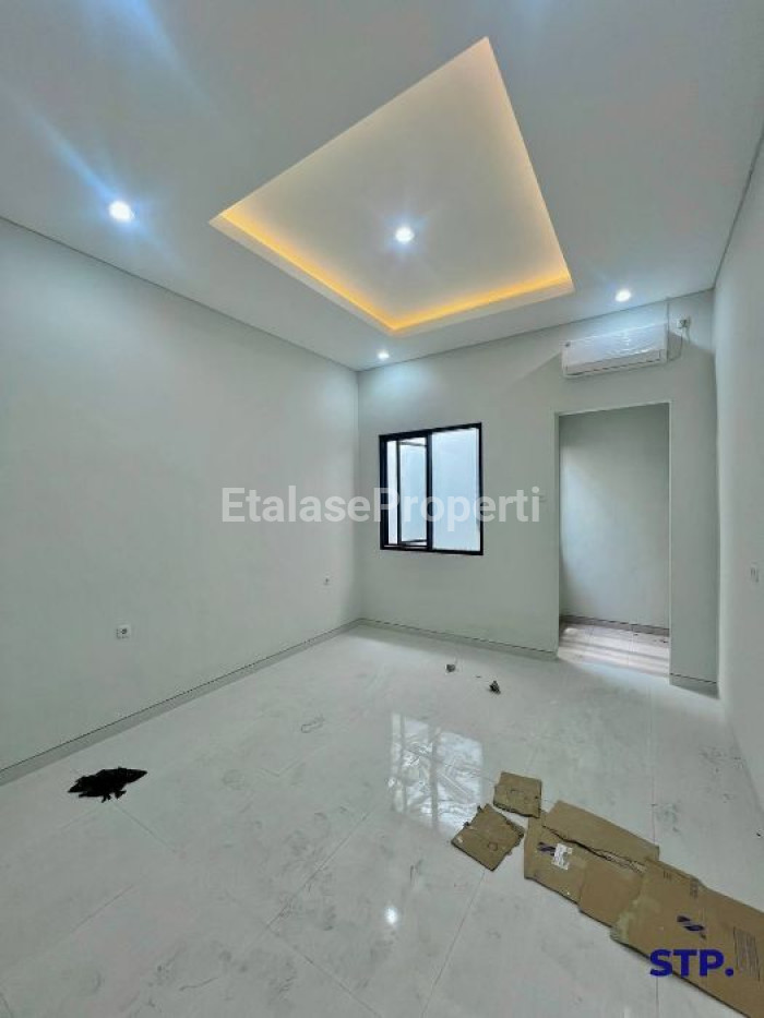 Foto properti Rumah Baru Minimalis 2 Lantai Di Wisma Mukti Klampis Semolo 7