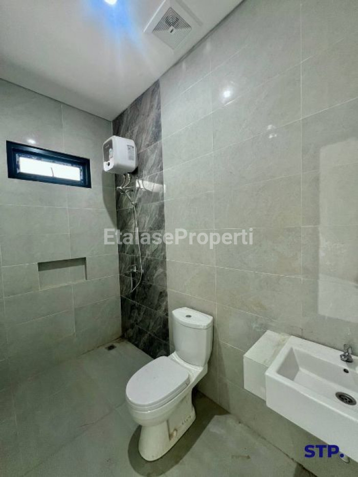 Foto properti Rumah Baru Minimalis 2 Lantai Di Wisma Mukti Klampis Semolo 9