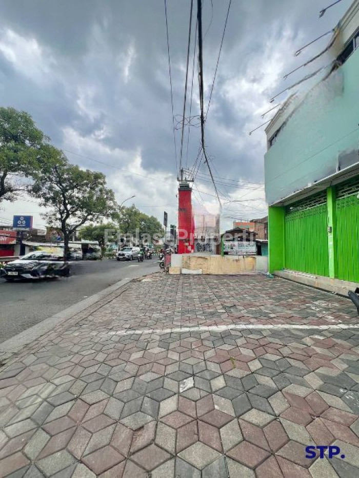 Foto properti Sisa 1 Unit - Jual Ruko 2 Lantai Di Raya Banyu Urip 5