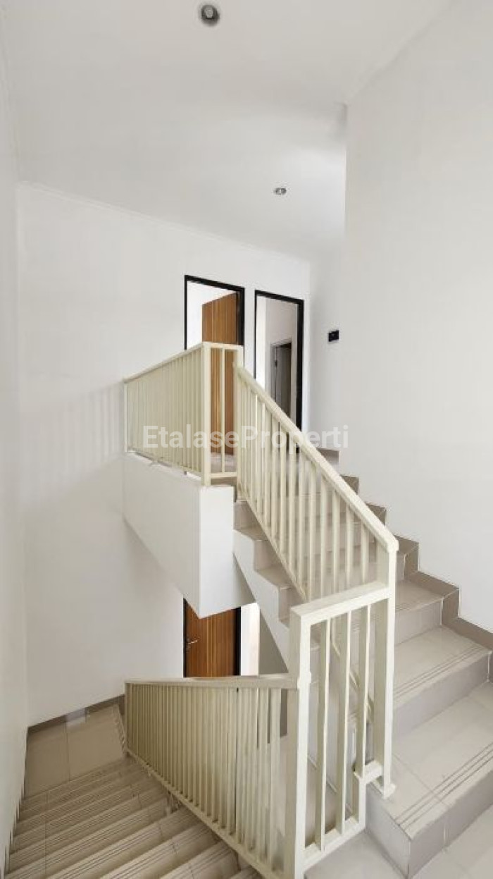 Foto properti Disewakan Rumah Baru Gress Di Darmo Dekat Pakuwon 3