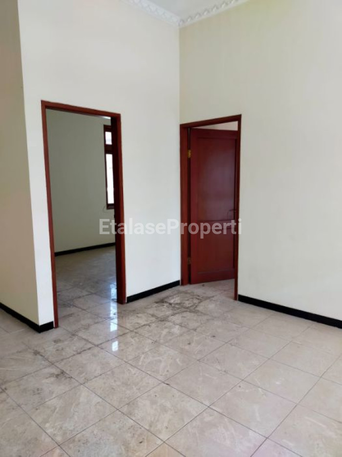 Foto properti Dijual Rumah Di Regency Kuda Dua Jagir Wonokromo 2