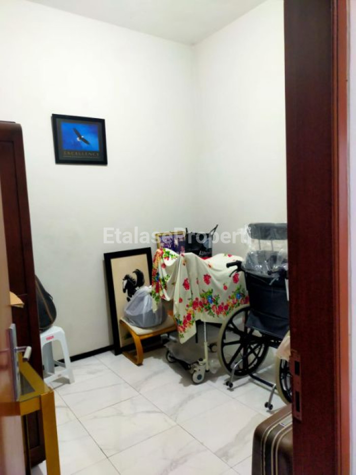 Foto properti Dijual Rumah Di Manyar Tirtoyoso Utara Dekat Galaxy Mall 2