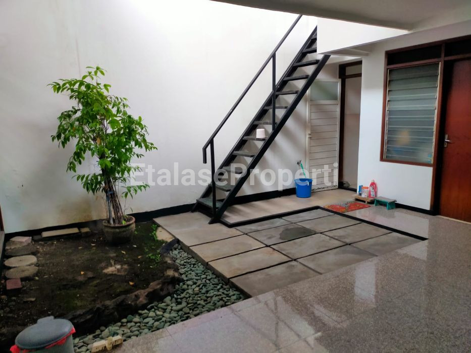 Foto properti Dijual Rumah Di Manyar Tirtoyoso Utara Dekat Galaxy Mall 10