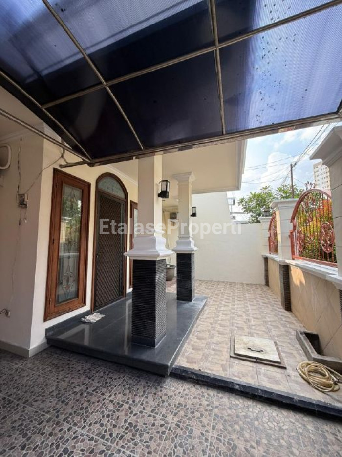 Foto properti *Disewakan Rumah Strategis Di Darmo Permai Selatan – Lokasi Premium!* 2