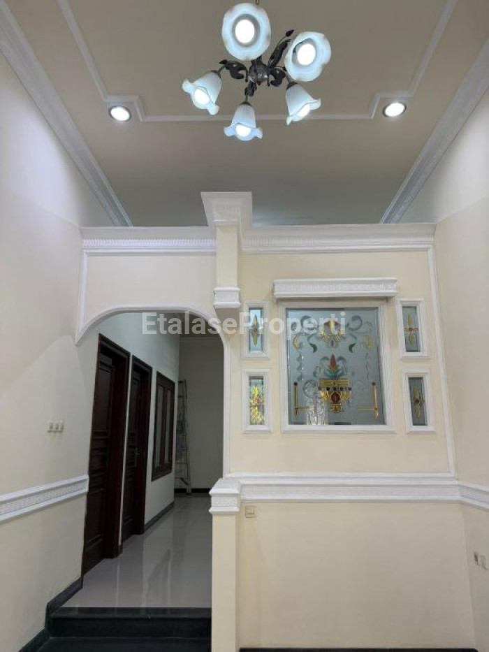 Foto properti *Disewakan Rumah Strategis Di Darmo Permai Selatan – Lokasi Premium!* 3