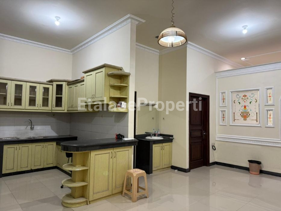 Foto properti *Disewakan Rumah Strategis Di Darmo Permai Selatan – Lokasi Premium!* 5