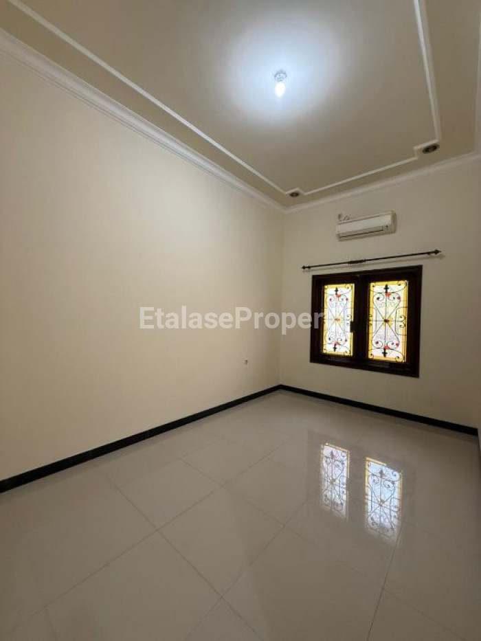 Foto properti *Disewakan Rumah Strategis Di Darmo Permai Selatan – Lokasi Premium!* 8