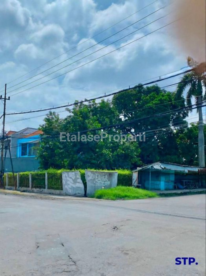 Foto properti Jual Cepat - Rumah Usaha Hoek Di Raya Simpang Darmo Permai Utara 2