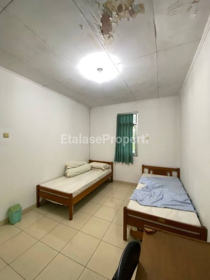 Foto properti Jual Cepat - Rumah Usaha Hoek Di Raya Simpang Darmo Permai Utara 9