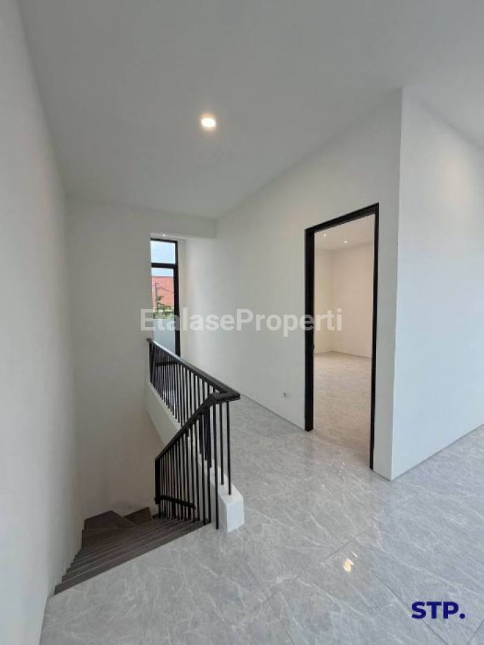 Foto properti Rumah 2 Lantai Di Perumahan Pandugo - MERR 7