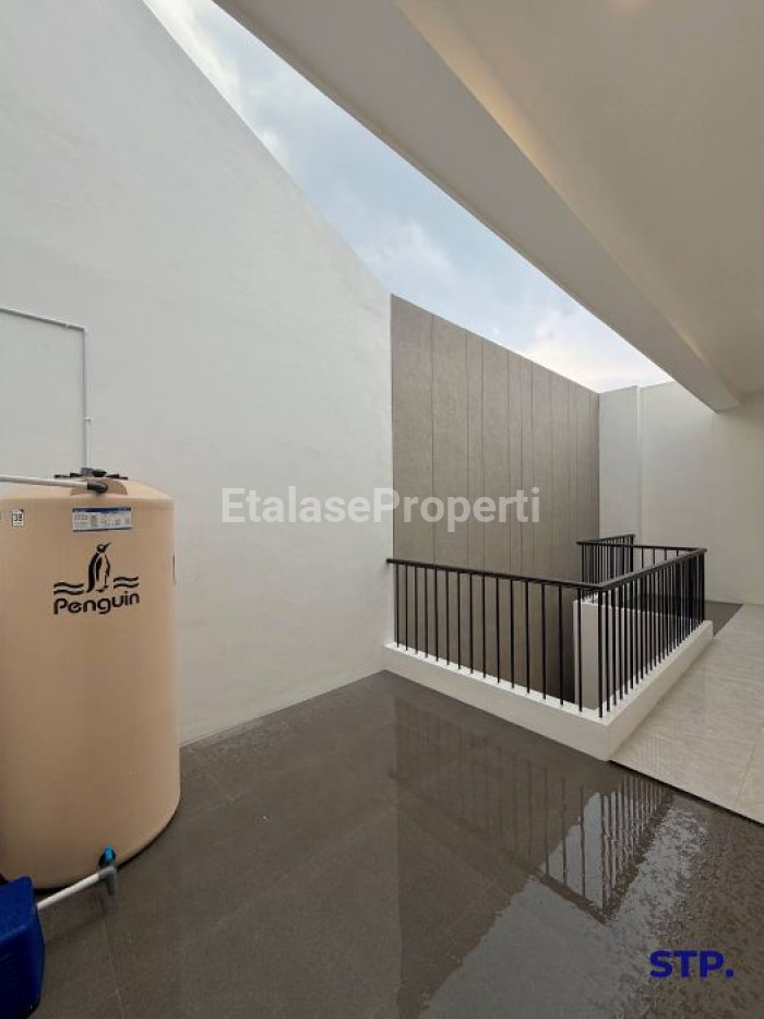 Foto properti Rumah 2 Lantai Di Perumahan Pandugo - MERR 8