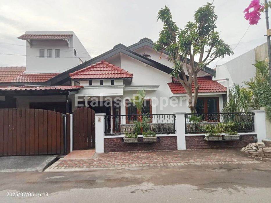 Foto properti RUMAH KLASIK MEGAH DI BARUK 5 MENIT KE RAYA MERR 1