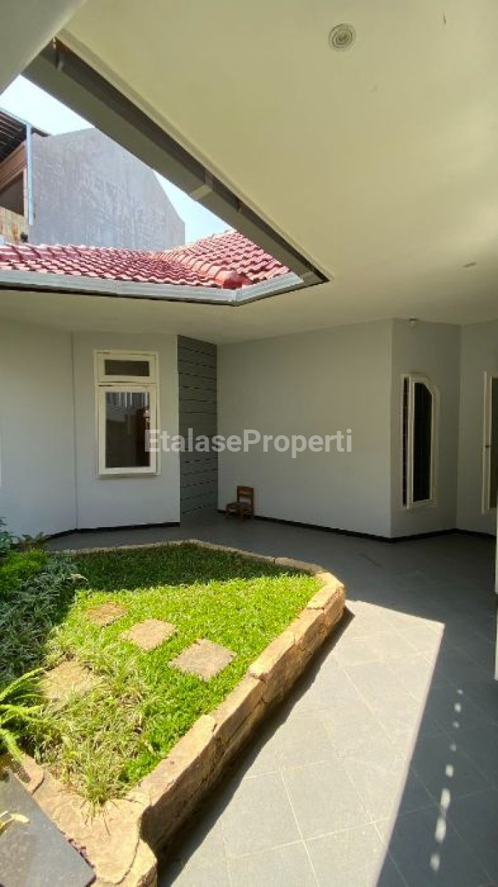 Foto properti RUMAH KLASIK MEGAH DI BARUK 5 MENIT KE RAYA MERR 4