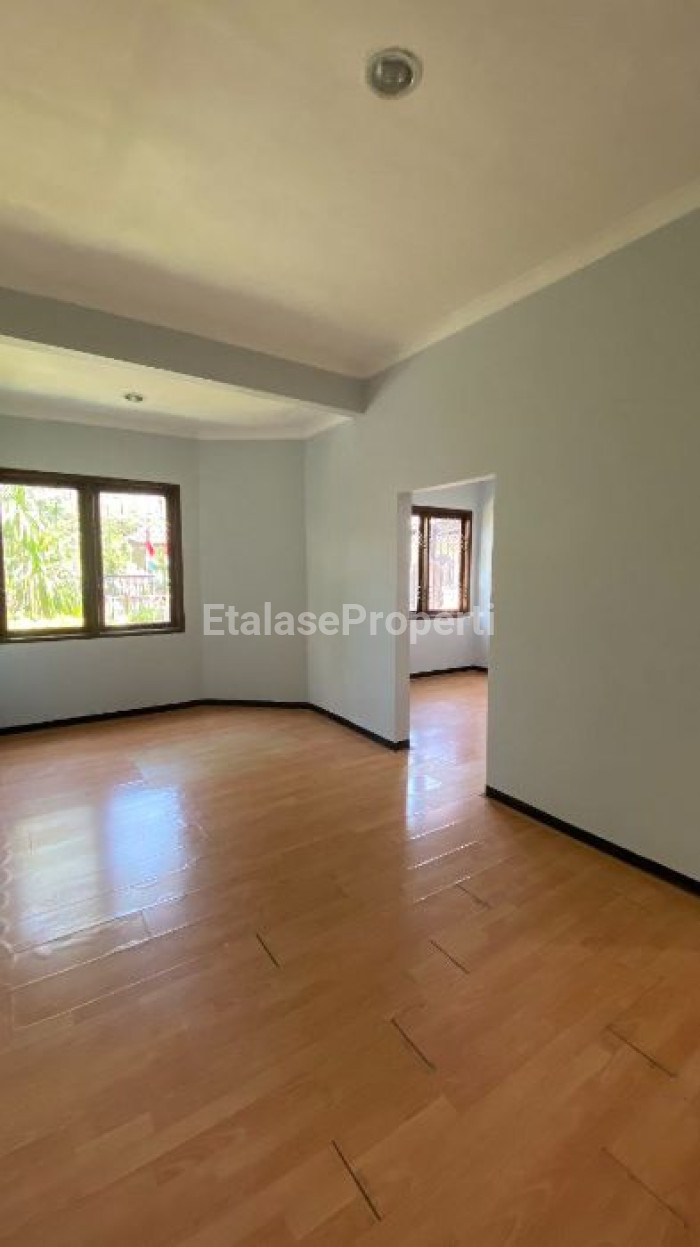 Foto properti RUMAH KLASIK MEGAH DI BARUK 5 MENIT KE RAYA MERR 7