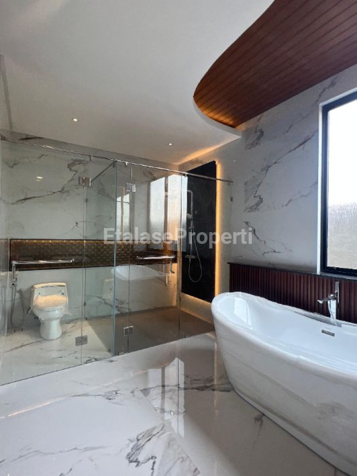 Foto properti Dijual Rumah Mewah Di Waterfront Citraland Dekat Pakuwon Mall 2