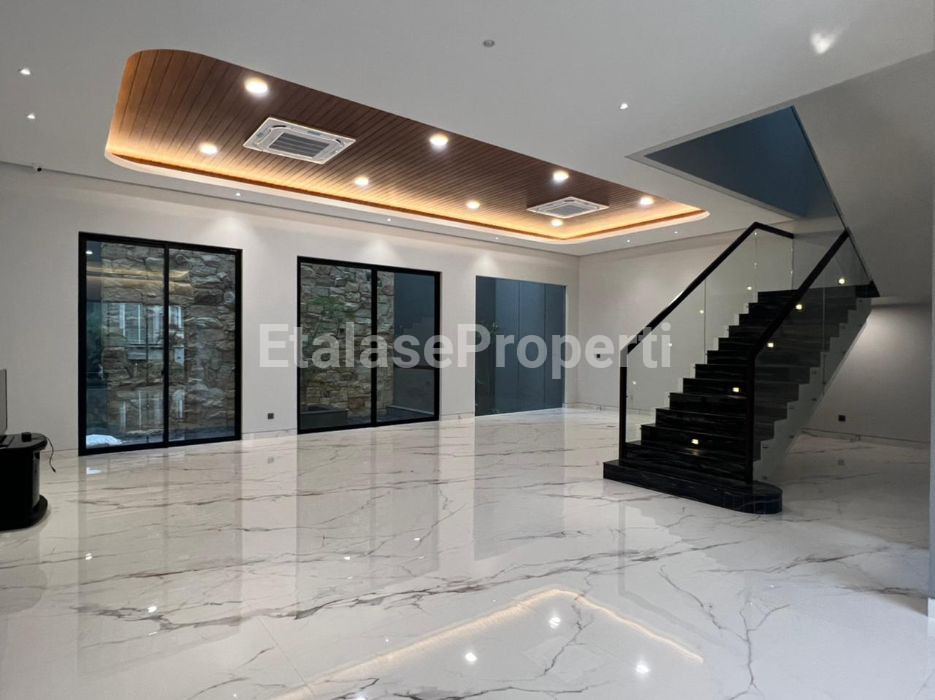 Foto properti Dijual Rumah Mewah Di Waterfront Citraland Dekat Pakuwon Mall 7