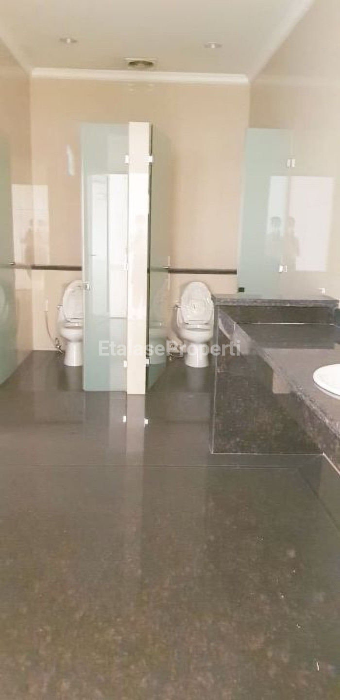 Foto properti Dijual Gedung Di Nol Jalan Raya Jemursari Komersial Area 2