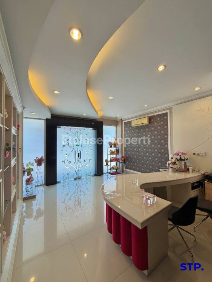 Foto properti JUAL CEPAT - Ruko Mewah Raya Darmo Permai Utara 2