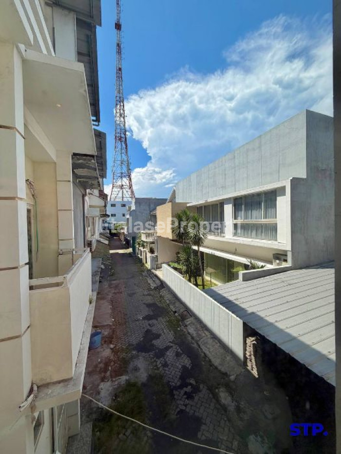 Foto properti JUAL CEPAT - Ruko Mewah Raya Darmo Permai Utara 4