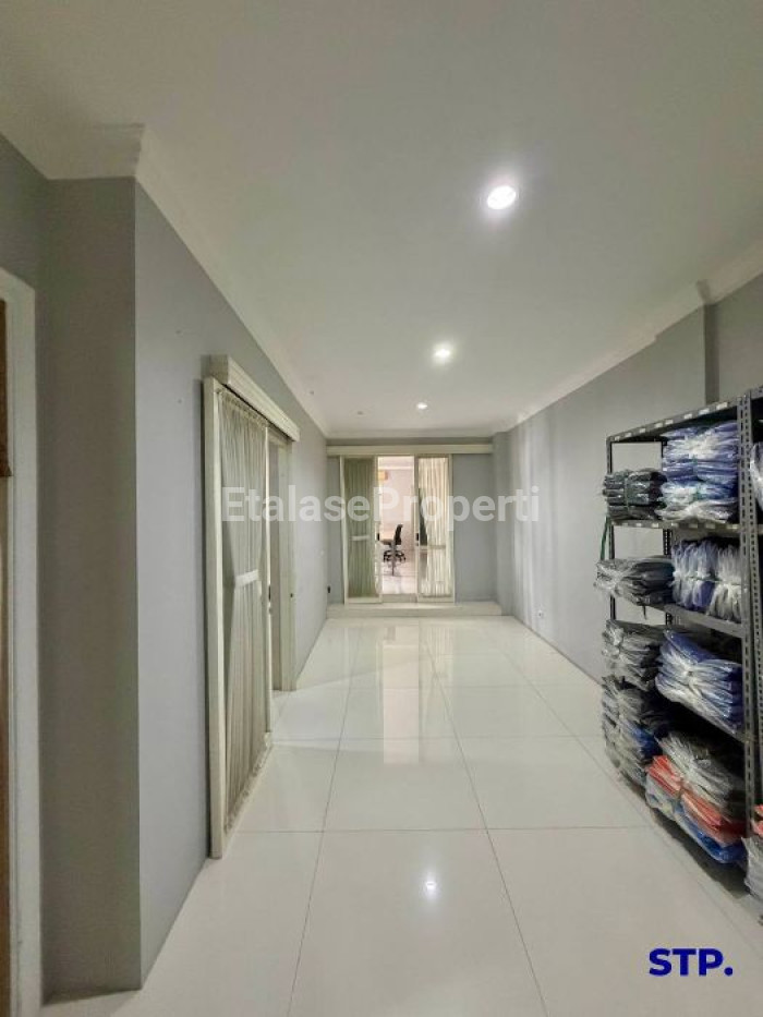 Foto properti JUAL CEPAT - Ruko Mewah Raya Darmo Permai Utara 5