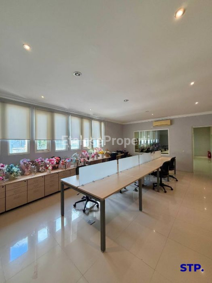 Foto properti JUAL CEPAT - Ruko Mewah Raya Darmo Permai Utara 6