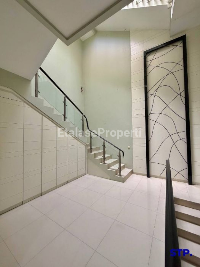 Foto properti JUAL CEPAT - Ruko Mewah Raya Darmo Permai Utara 8